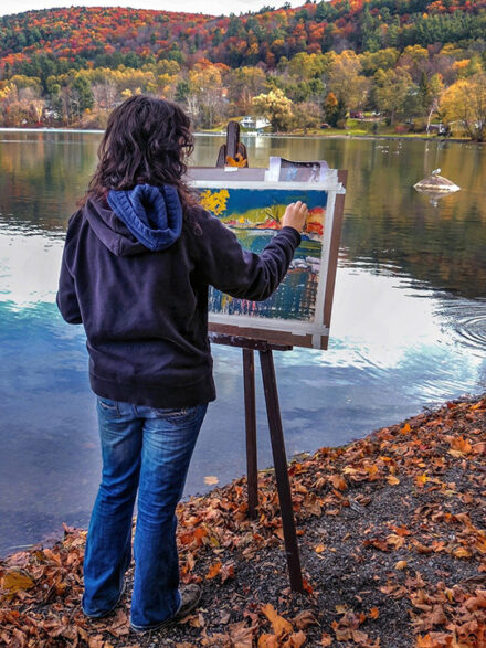 湖畔で絵画をする女性｜芸術家タイプ