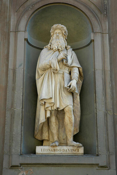 レオナルド・ダ・ヴィンチの銅像｜天才レオナルド・ダ・ヴィンチ