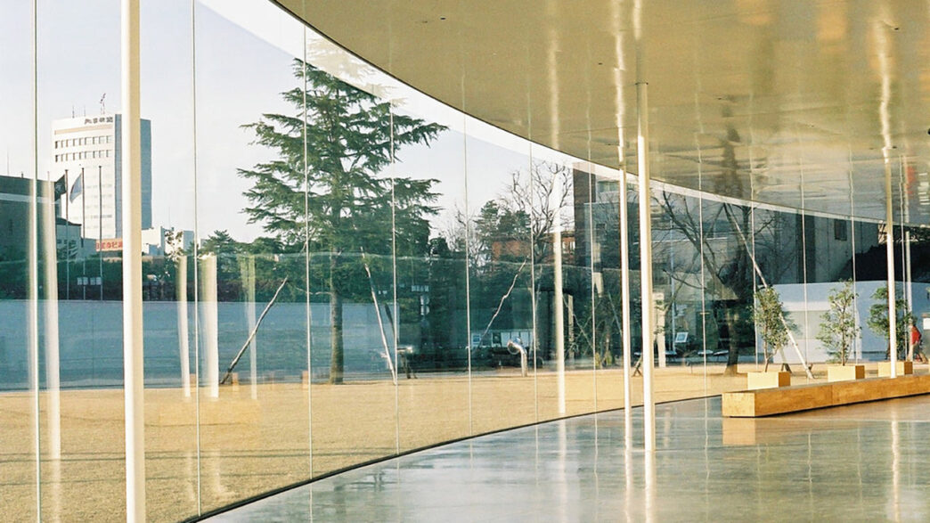 金沢21世紀美術館の窓辺