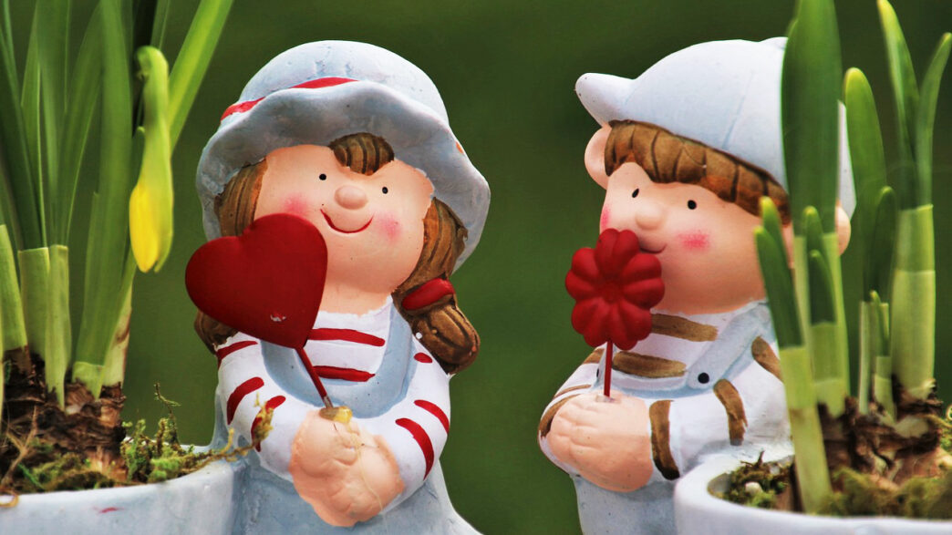 観葉植物と恋愛運を表した人形