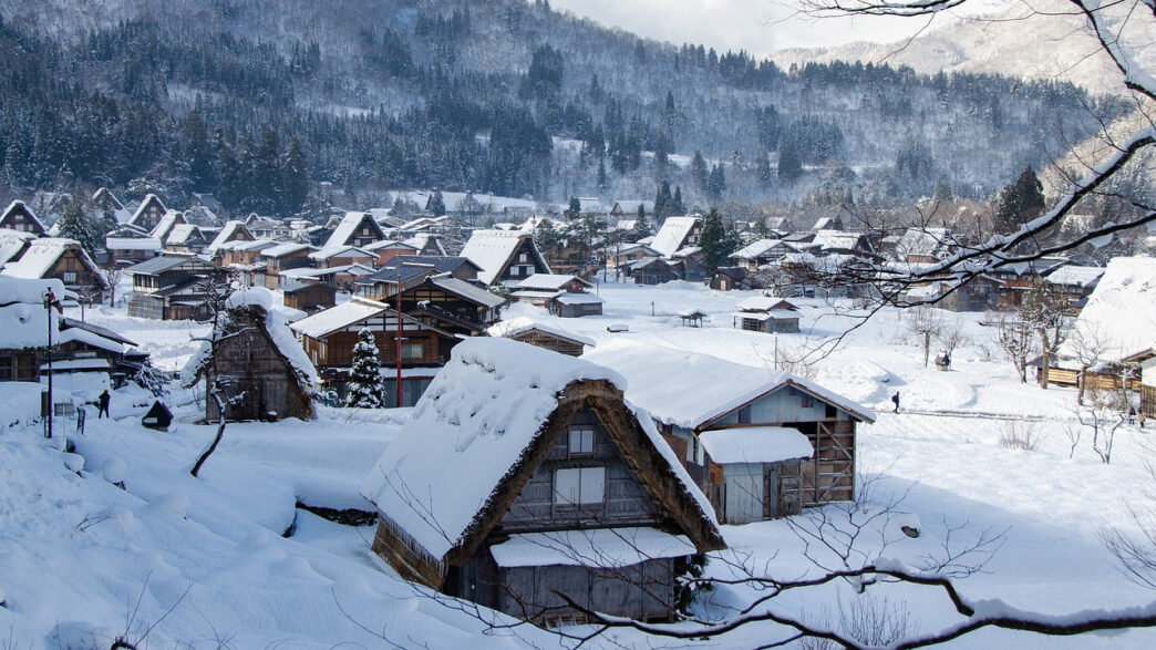 雪が積もる日本の原風景
